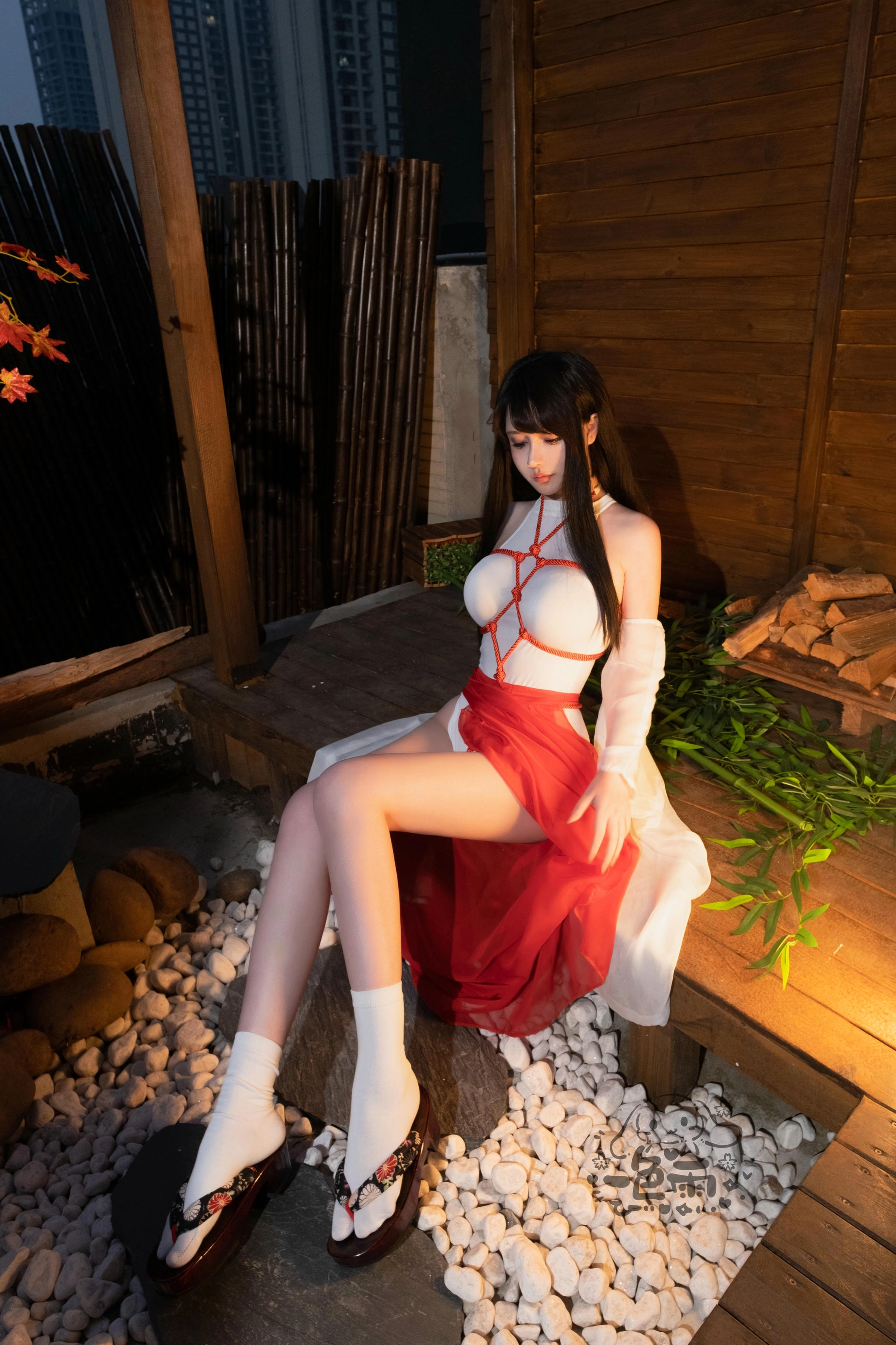 一色雨 - 捆绑巫女