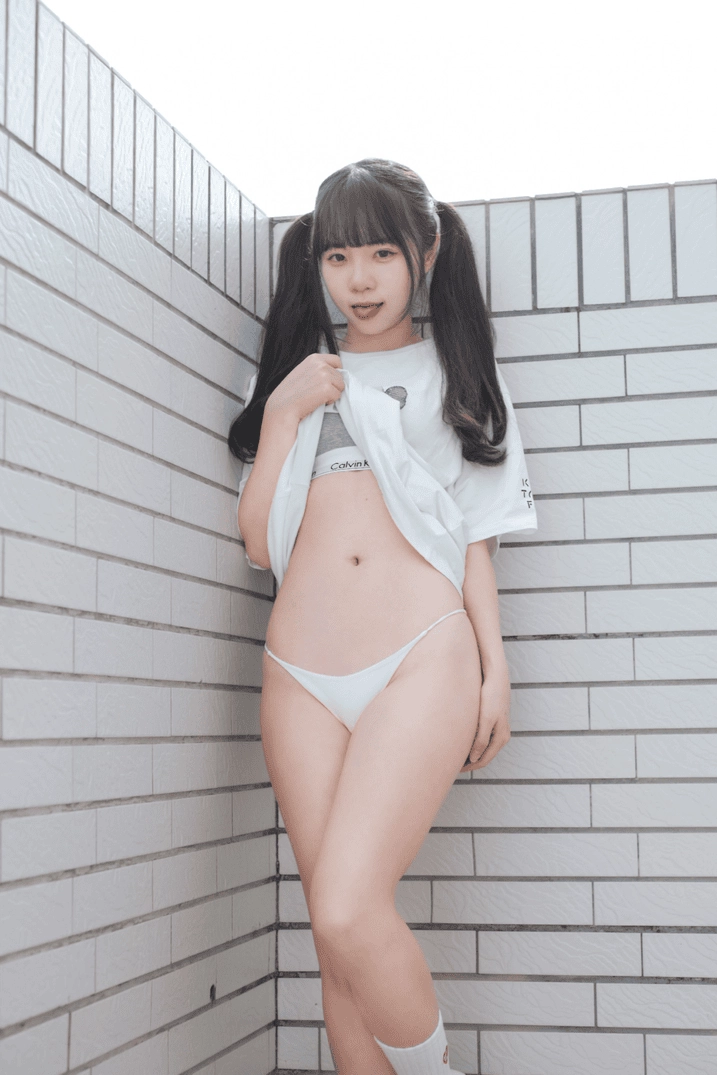 可可小白兔 - 捕獲一隻沒穿褲褲の小白兔🐰