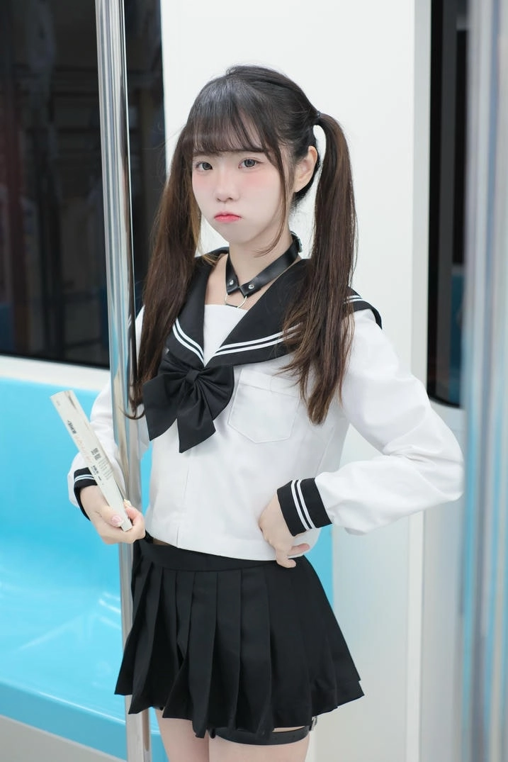 可可小白兔 - 電車上の女高中生