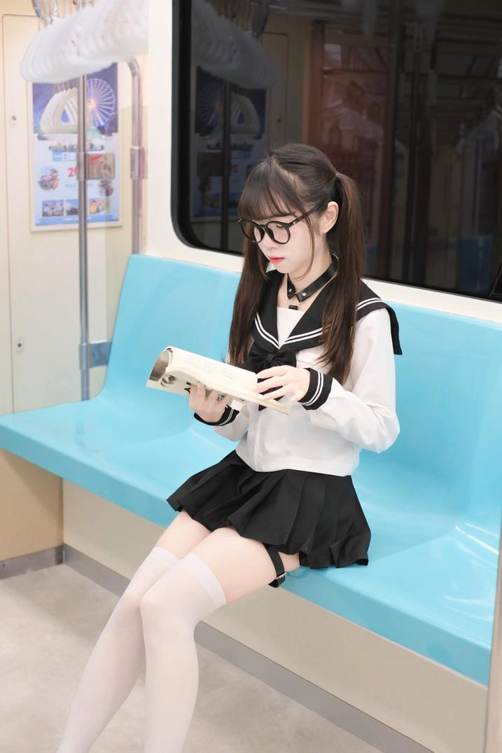 可可小白兔 - 電車上の女高中生