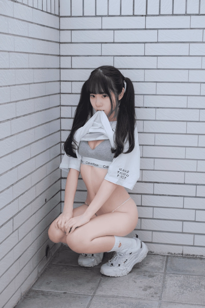 可可小白兔 - 捕獲一隻沒穿褲褲の小白兔🐰
